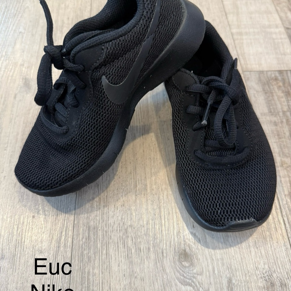 Nike Kids Black Sneakers